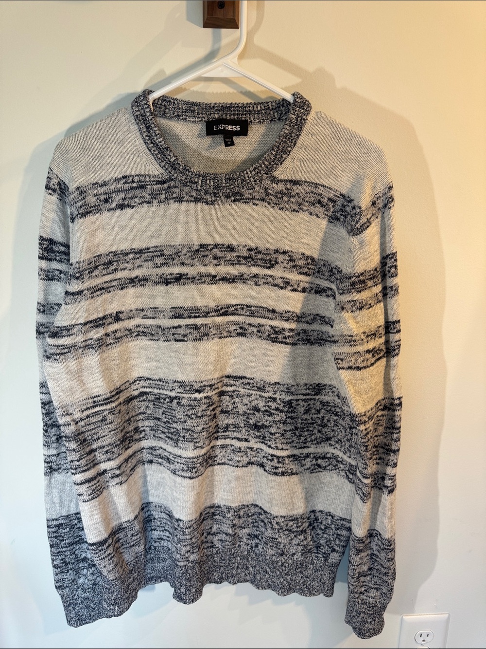 Express Men's Gray and Dark Gray Marled Stripe Crewneck Sweater